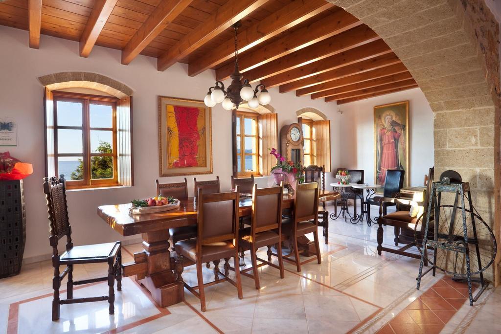 Theophano Art Guest house 3*