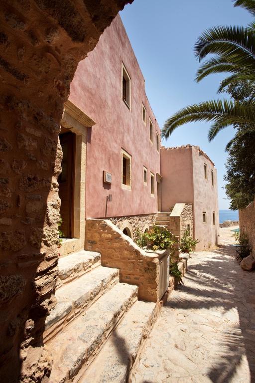 Theophano Art Guest house 3*